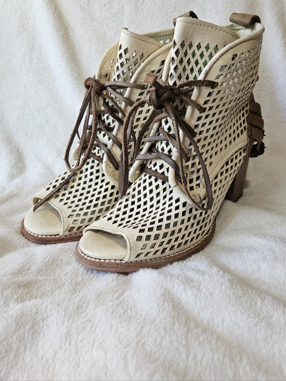 EUC Freebird Women’s Benni White Leather Boho Open-Toe Ankle Bootie Size 10